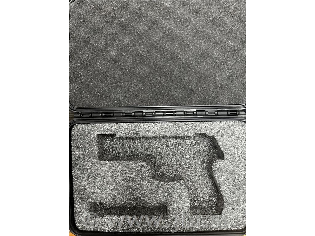 Kovček MAX003 GUN črn
